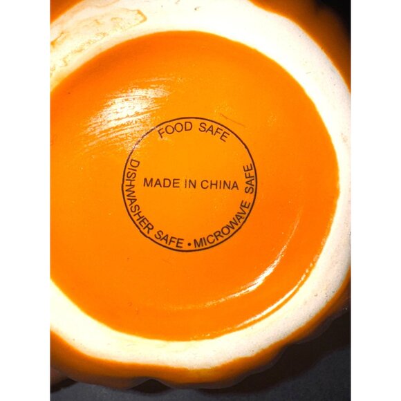 Set Of 2 Pumpkin-Shaped Ceramic Coffee Mugs With Green Leaf Handles - Picture 6 of 7